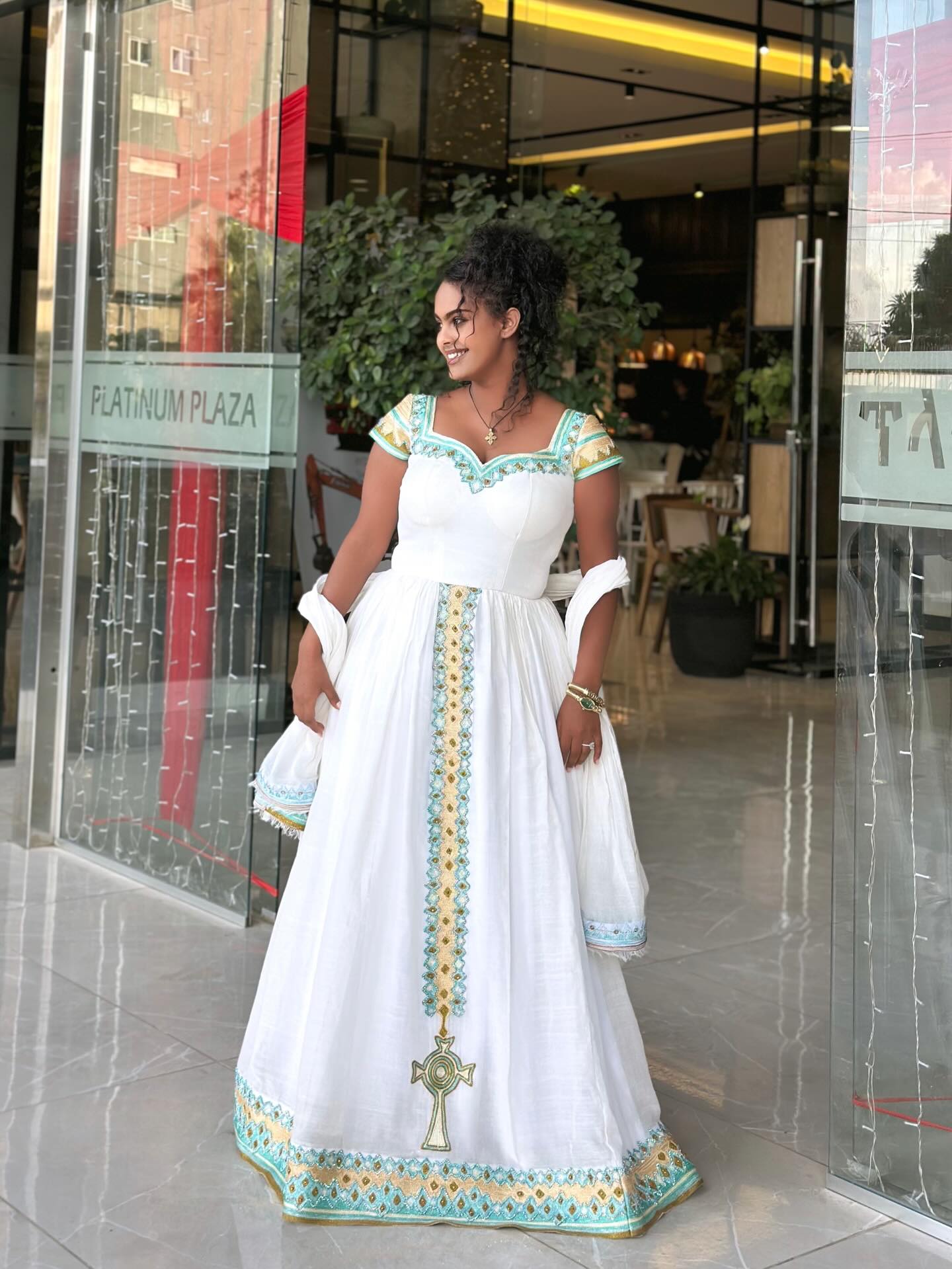BEAUTIFUL WHITE HABESHA KEMIS WITH SHORT SLEEVE AND STUNNING DESIGN – TRADITIONAL ETHIOPIAN CLOTHING 